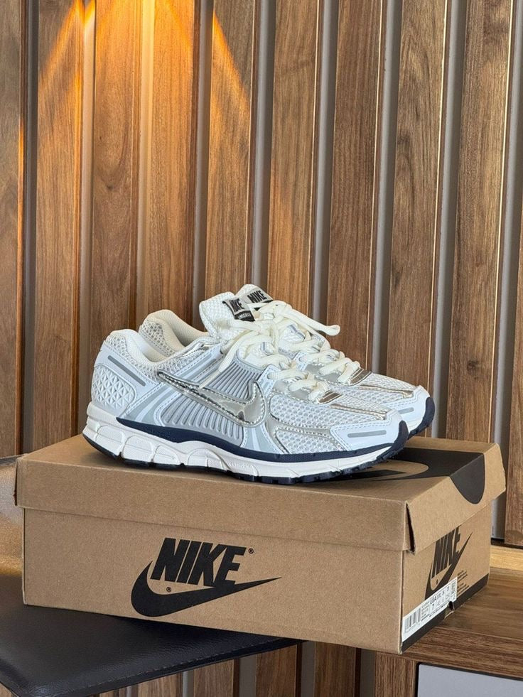 NIKE VOMERO
