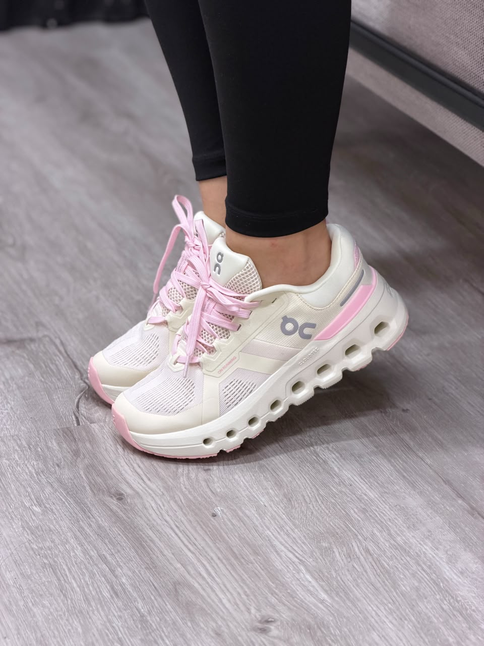 ON CLOUD | Dama