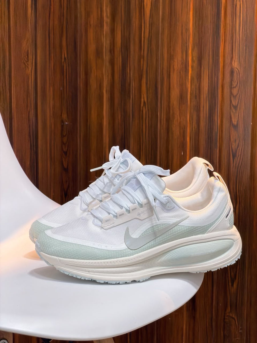 NIKE VOMERO 18  | Hombre