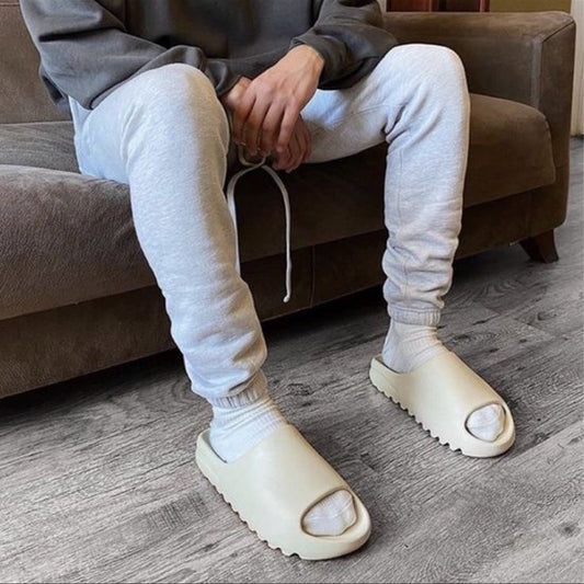 YEEZY SLIDE EUR 35