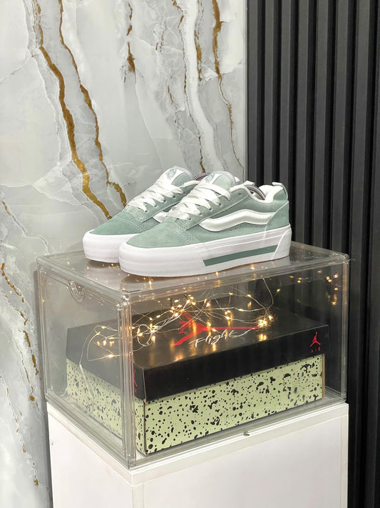 VANS KNU